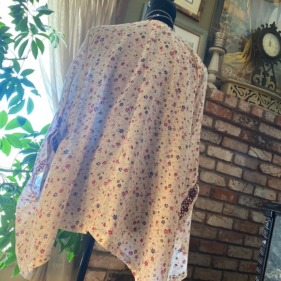 Arizona light weight coverup with embroidered embellishments size M/L - Picture 2 of 7